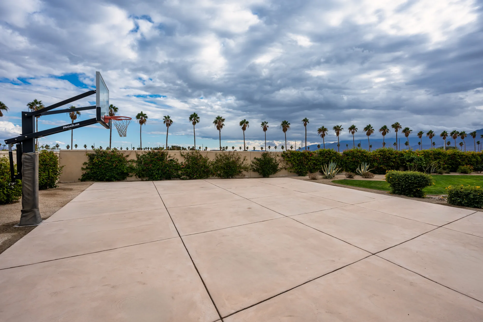 Coachella Dream · Yard & Court photo 1